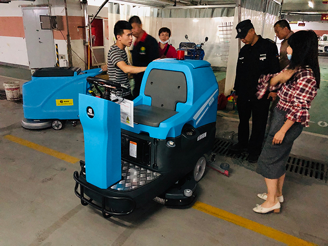  鼎潔盛世洗地機助力小區(qū)停車場，零差評57